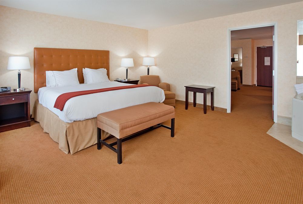 Holiday Inn Express Lawrence By Ihg Dış mekan fotoğraf
