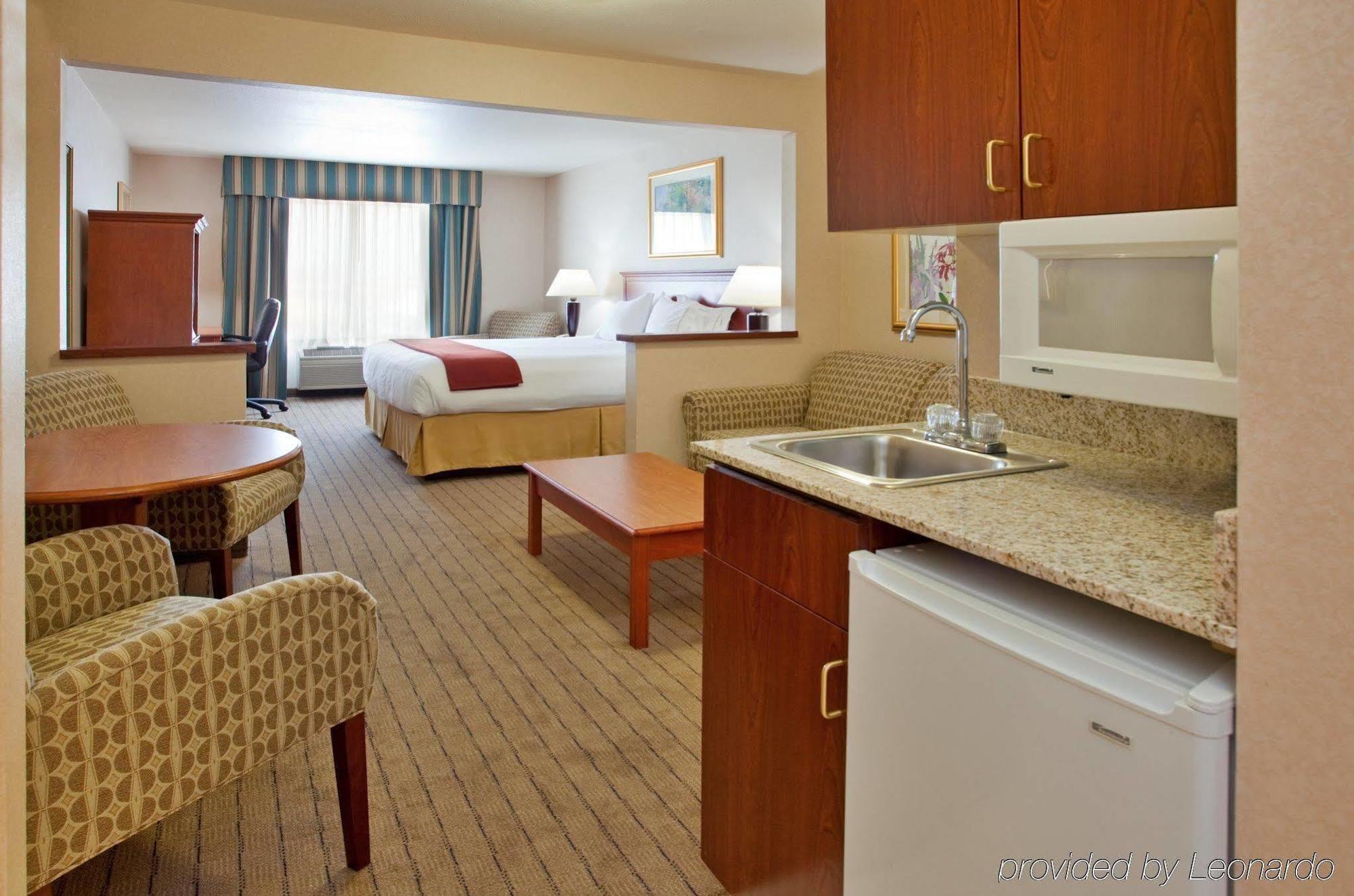Holiday Inn Express Lawrence By Ihg Dış mekan fotoğraf